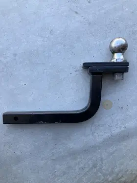 45015 Curt Manufacturing 1.25 Inch Tow Bar