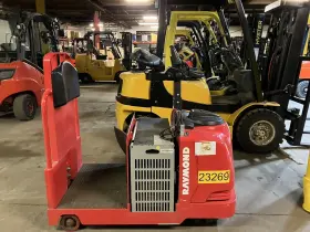 8610 Raymond 2018 Tugger Tow Tractor With Charger
