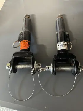 C002383 Roadmaster Used Direct-connect Base - Removable Arms Pair Of 2